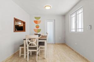 a kitchen with a table and chairs in a room at Comfortable Home for 6 Near Airport & Beaches in Carolina