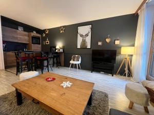 a living room with a table and a dining room at Praloup 1600 t3 sur piste 4p in Uvernet