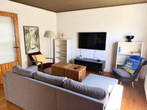 a living room with a couch and a flat screen tv at Villa in central Visby in Visby