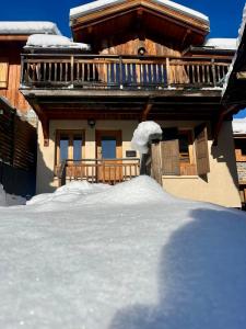 a pile of snow in front of a house at Chalet Lucien, Jacuzzi, Les 3 Vallées in Villarly