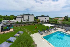 an aerial view of a backyard with a swimming pool at Villa 7Eight Banjole in Banjole