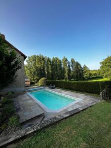 a swimming pool in the backyard of a house at La Merlerie in Malicorne