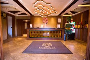 a hotel lobby with a rug on the floor at Bourdillon Hotel and apartments in Gwarinpa