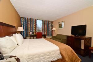 a hotel room with a bed and a flat screen tv at Pocono Resort & Conference Center - Pocono Mountains in Lake Harmony +26 photos