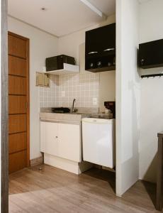 a kitchen with white cabinets and a sink at STOP Mar Suite Privada - NI in Nova Iguaçu +63 photos