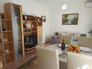 a living room with a table with fruit on it at Apartments Villa ALEN in Mimice