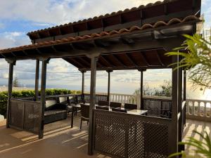 a pergola on a deck with a view of the ocean at Villa Tequila in Tijoco de Abajo