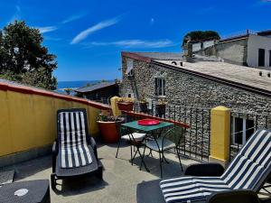 a patio with two chairs and a table on a balcony at Affittacamere Pinuccia in Corniglia