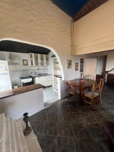 a kitchen and dining room with a table and chairs at Rancho Tres11 in Cabo Polonio