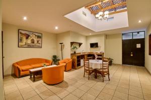 a living room with a couch and a table at Nico Hotel in Antigua Guatemala