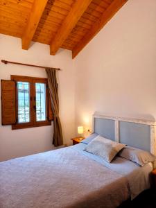 a bedroom with a large bed in a room at Casa Escola in La Pobla de Segur