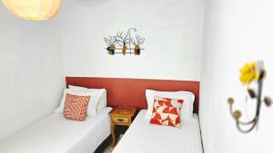 two beds sitting next to each other in a room at Pousada Dinhá Chica perto de Tiradentes e Bichinho in São João del Rei