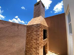 a brick chimney on the side of a building at Casa Becker in Laranjeiras do Sul