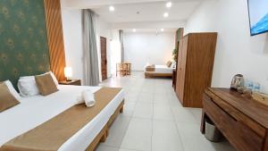 a hotel room with a bed and a living room at Punta Colibrí in Brisas de Zicatela +64 photos