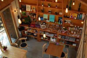 an overhead view of a cosmetics shop with tables and chairs at Mura Yado ARUMO in Ino