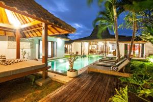 a villa with a swimming pool and a house at 3BDR Villa with Pool Jacuzzi - Canggu in Dalung +15 photos