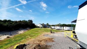 a view of a campsite with rvs on the beach at Seogwipo PyoseonCaravan in Seogwipo