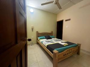 a bedroom with a bed in a room at Hotel Don Fermin in Barranquilla