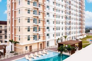 an apartment building with a swimming pool and a hotel at Peppers Crib in Manila