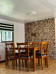 a dining room with a wooden table and chairs at Casa en Panguipulli in Neltume