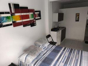 a small bedroom with a bed and a sink at Habitación de Lujo para Pareja in Darién
