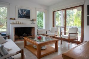 a living room with a coffee table and a fireplace at Casa Nopal in Punta del Este