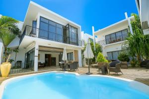 a swimming pool in front of a house at Villa Alizée Boutique Hotel - Idéal Couples & Pros - Rooftop in Port Louis
