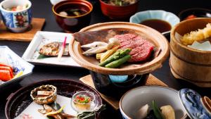 a table with a bowl of food on a table at 緑風苑 きよはる Ryokufuen Kiyoharu in Takayama