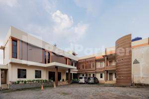 an empty parking lot in front of a building at Hotel Gandamanah Mitra RedDoorz in Bekasi