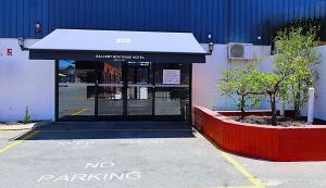 a no parking sign in front of a building at Gallery Boutique Hotel in Fremantle
