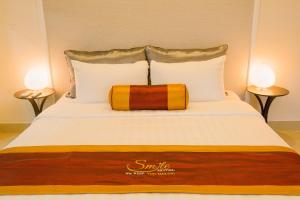 Ένα ή περισσότερα κρεβάτια σε δωμάτιο στο Smile Hotel
