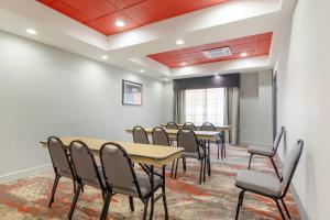 a classroom with tables and chairs in a room at Comfort Inn & Suites Carrollton in Carrollton +67 photos