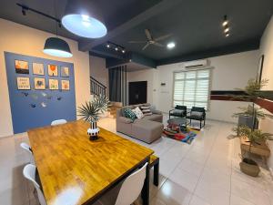 a living room with a table and a couch at R3troHouse3 4BR 14PAX Near188Tower, HTAA, In Town in Kuantan