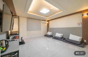 a room with two couches in a classroom with a screen at Hotel Social Stay in Pocheon +31 photos