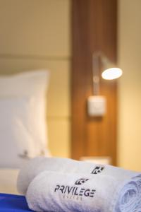Katil atau katil-katil dalam bilik di Privilege Suites by Central Park