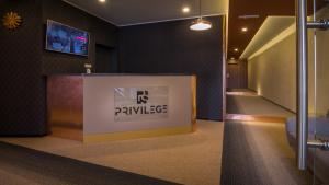 Sijil, anugerah, tanda atau dokumen lain yang dipamerkan di Privilege Suites by Central Park