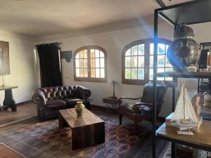 a living room with a couch and a table at Séjour Royal in Xàtiva