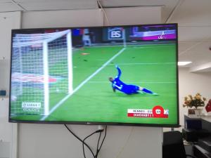 TV a/nebo společenská místnost v ubytování Merkez Otel