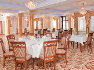 Reštaurácia alebo iné gastronomické zariadenie v ubytovaní Hotel Arkadia Royal