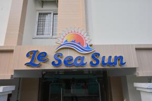 a sign for the sea sun on a building at Le Sea Sun in Pūrnānkuppam +14 photos