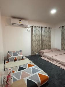 a room with two beds in a room with a bed sqor at Kazoku Hostel in Olongapo