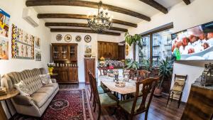 a living room with a table and a couch at Paladini al Casale in Piazza Armerina