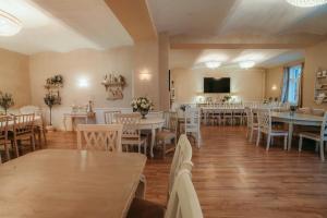 a large dining room with tables and chairs at Château Josefův Důl in Josefŭv Dŭl