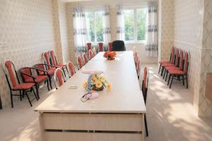 a conference room with a long table and chairs at Kiến An Hotel Cần Thơ in Can Tho