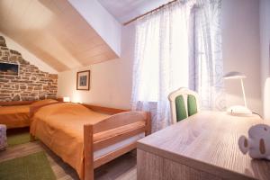 Postel nebo postele na pokoji v ubytování Villa Tudor + 30 fotografií