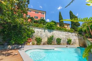 a swimming pool in front of a building at Hotel Villa Sermolli in Borgo a Buggiano