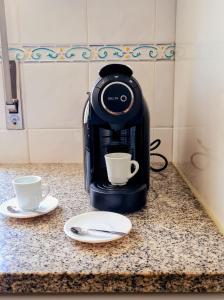 a coffee maker sitting on a counter with two cups at Casa Lu in Salir de Porto