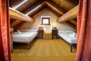 a room with two beds in a attic at Hostdomus - Chalet Wood in Sauze d'Oulx +37 photos
