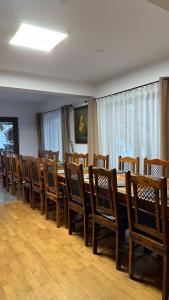 a conference room with a long wooden table and chairs at Cabana Sun Valley in Moara de Pădure