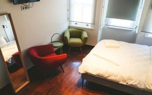 a bedroom with a bed and a mirror and a chair at Hill House butik in Istanbul